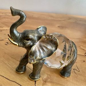 Lucky Elephant Crystal Paperweight